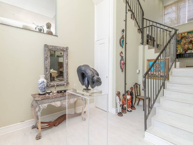 "Luxury Meets Innovation: Where Luxury and Comfort Unite" - Photo 5