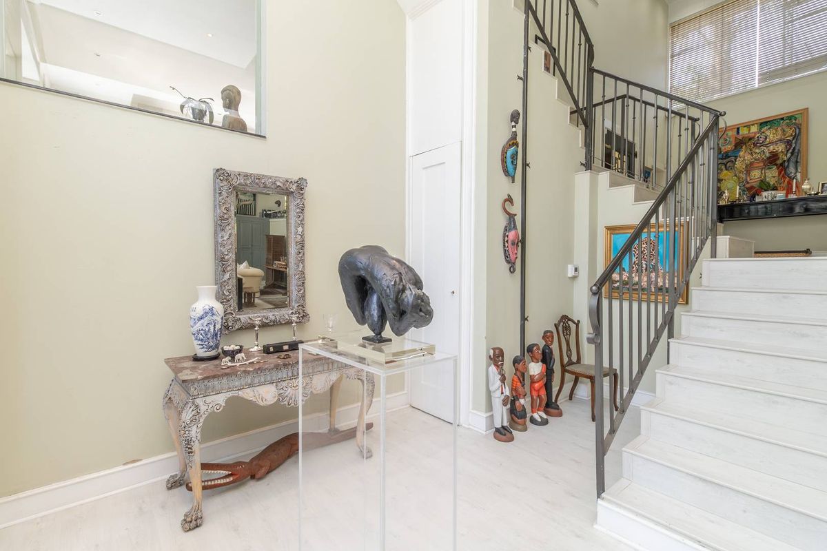 "Luxury Meets Innovation: Where Luxury and Comfort Unite" - Photo 5