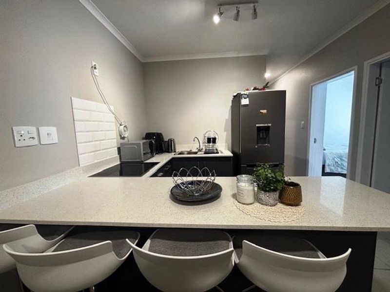 Modern 2 Bedroom Apartment for Rent in Waterfall, Hillcrest - Photo 3