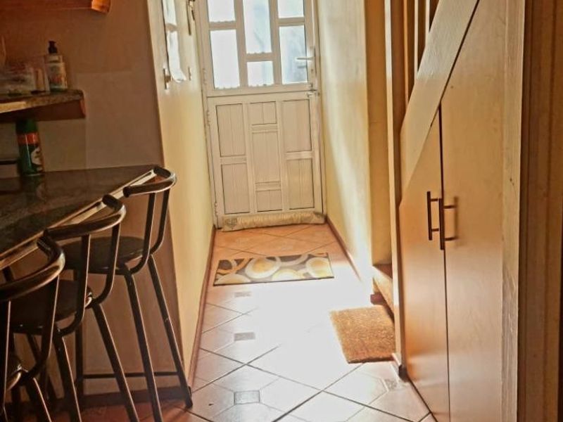 SENSATIONAL 3 BEDROOM TOWNHOUSE! - Photo 7