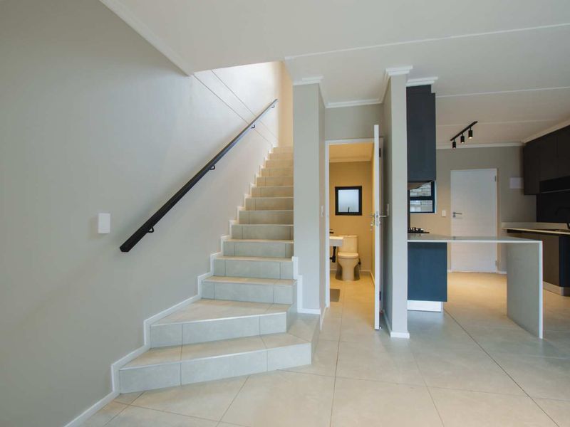 Move In, Live Smart - With Backup Water & Electricity! - Photo 5