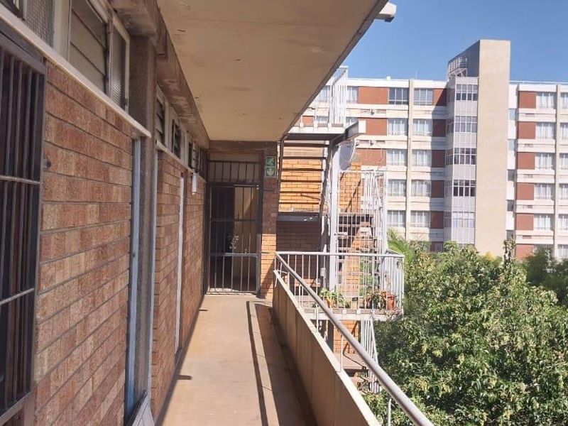 2,5 Bedroom Apartment For Sale - Photo 2