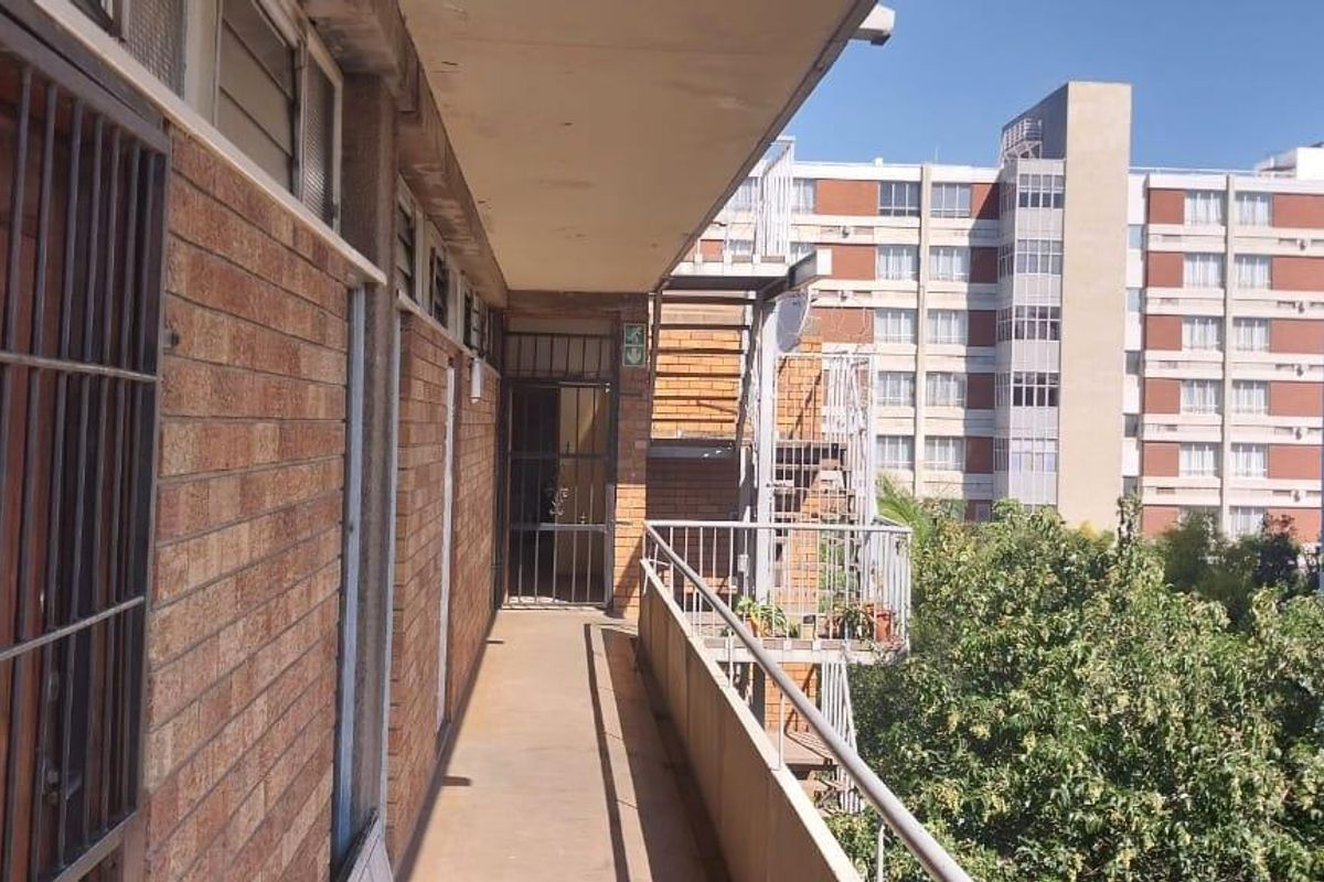 2,5 Bedroom Apartment For Sale - Photo 2