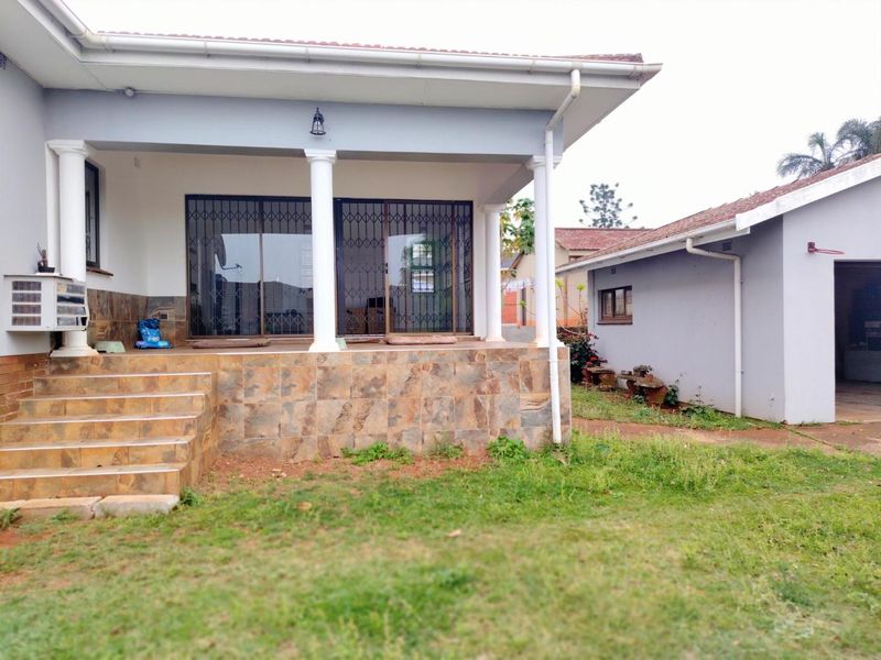 Elevated house with the 360 degree view over the Isipingo Hills - Photo 4