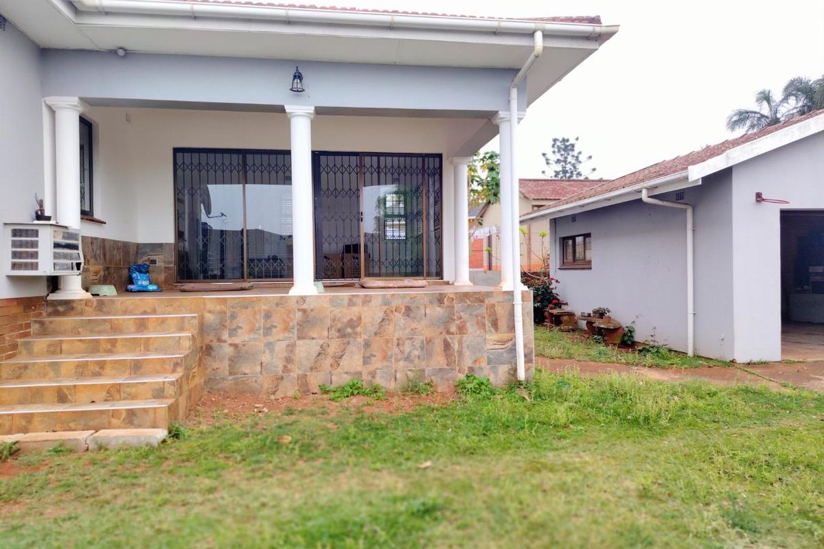 Elevated house with the 360 degree view over the Isipingo Hills - Photo 4