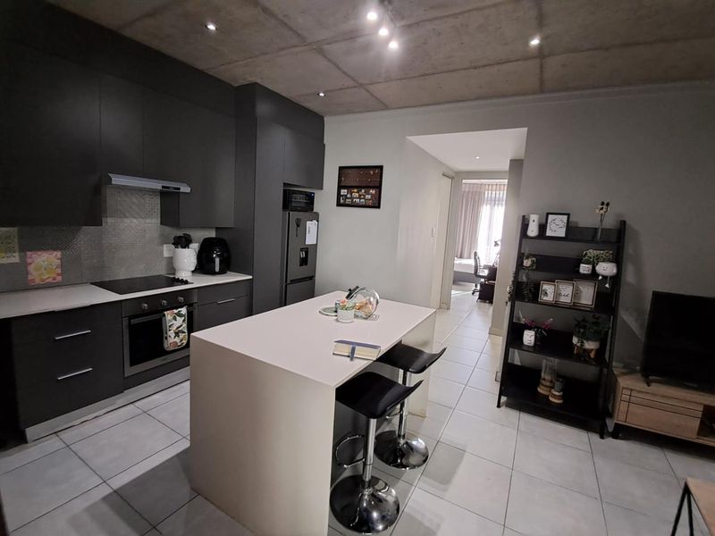 2 Bedroom Apartment within walking distance from University of Pretoria - Photo 2