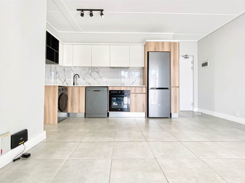 Luxury one bedroom apartment for sale in Waterfall - Photo 3