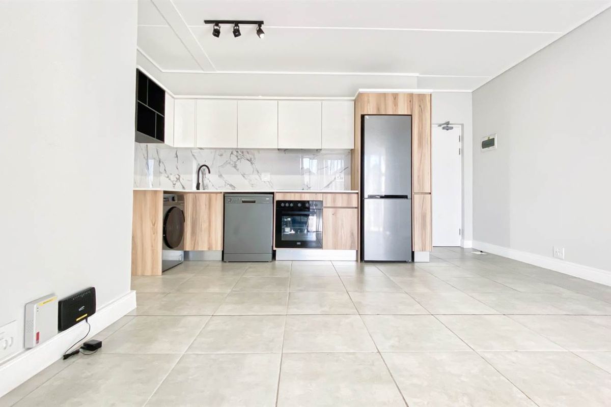 Luxury one bedroom apartment for sale in Waterfall - Photo 3