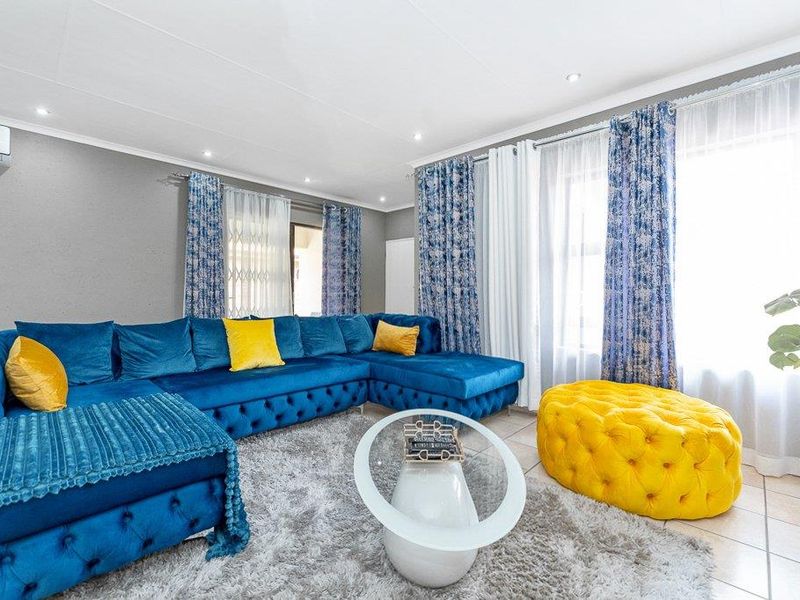 STUNNING CLUSTER WITH SUPERIOR FINISHES - Photo 7