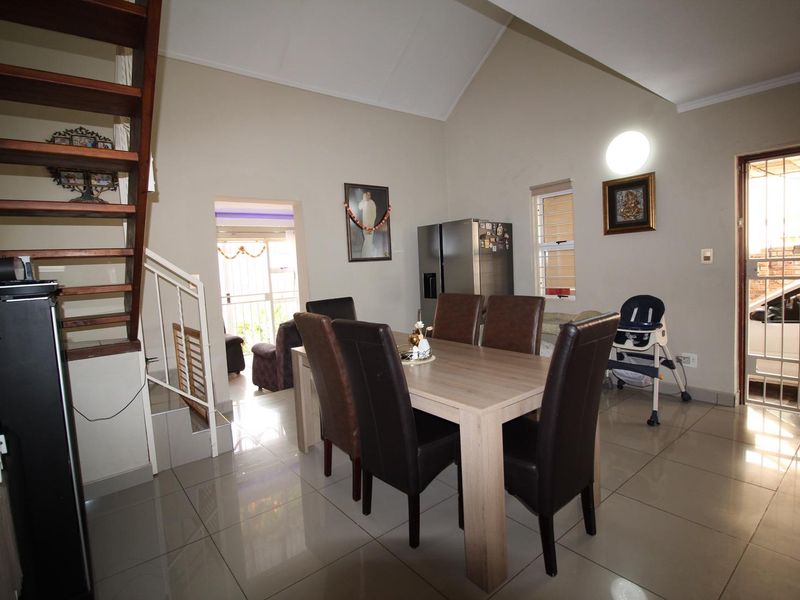 3 bedroom, 3 bathroom - Photo 4