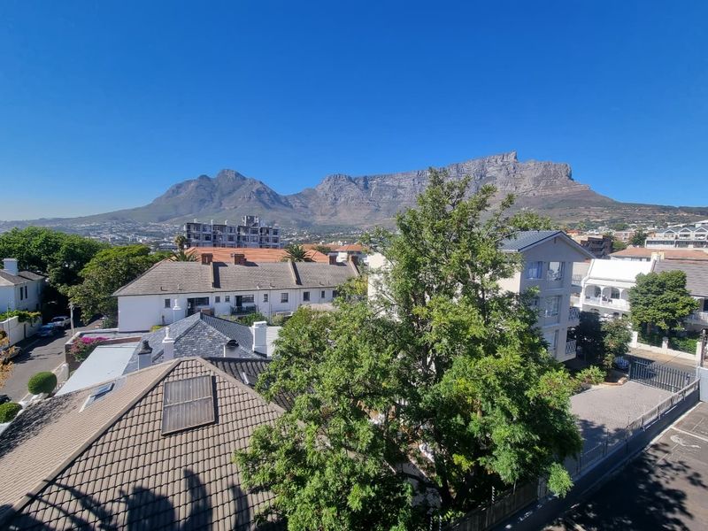 Newly Renovated Spacious Two-bedroom Apartment To Rent in Tamboerskloof! - Photo 2