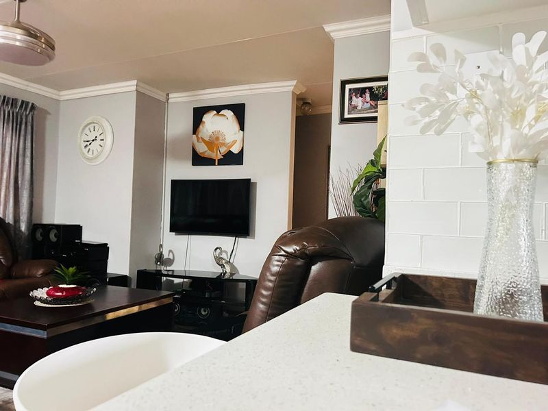 El Shaddai Townhouse: Where Comfort Meets Convenience! - Photo 3