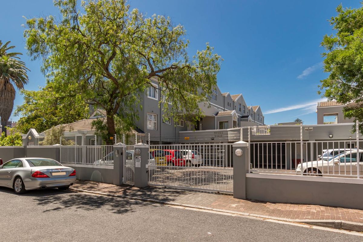 Investor's Dream: Modern, Secure, and Centrally Located - Photo 3