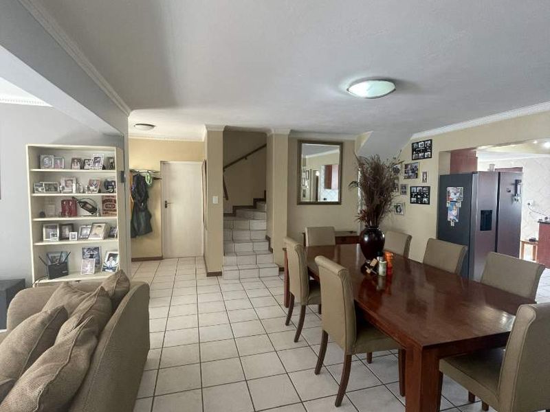 Estate living at its best !! Price negotiable - Photo 3