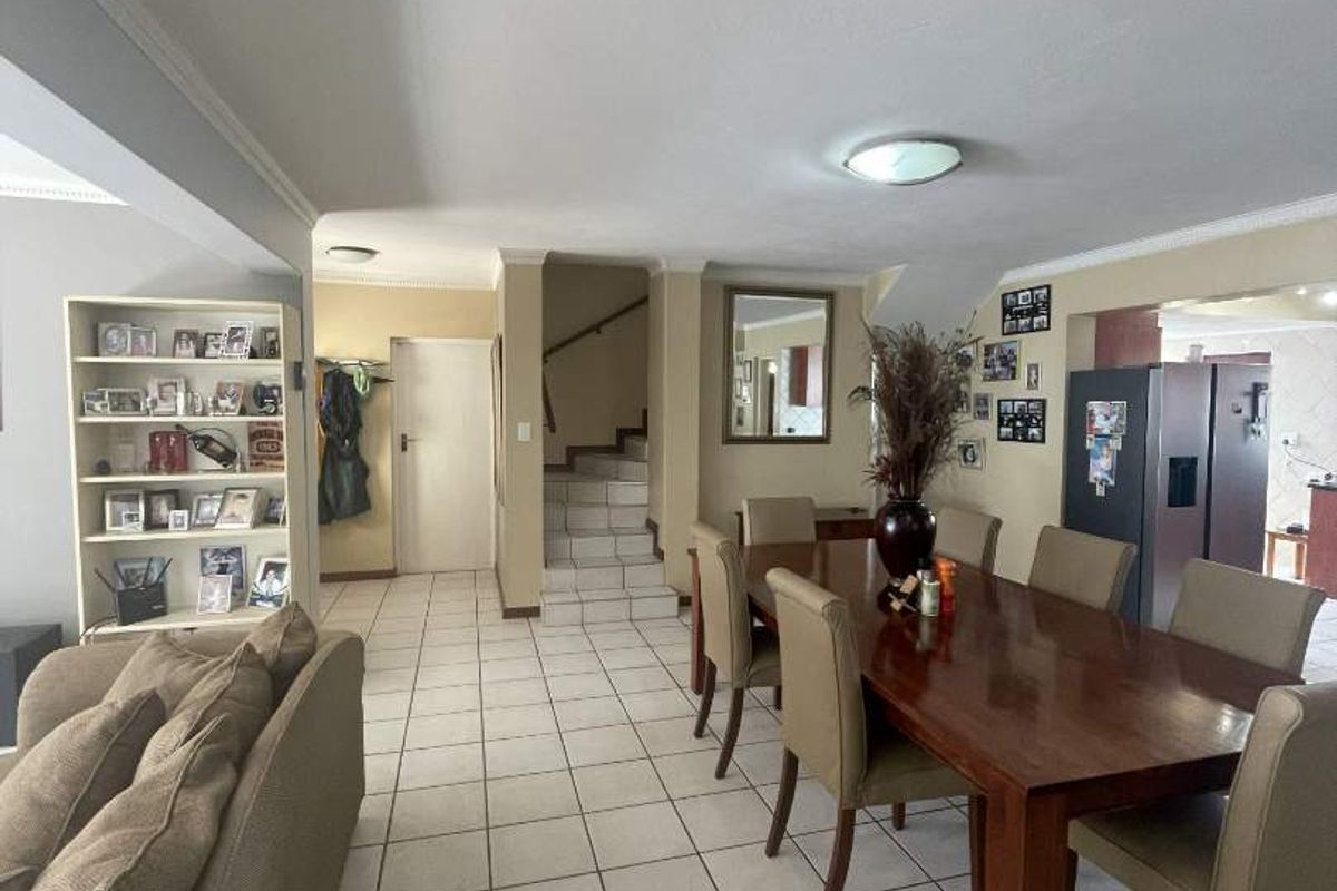 Estate living at its best !! Price negotiable - Photo 3