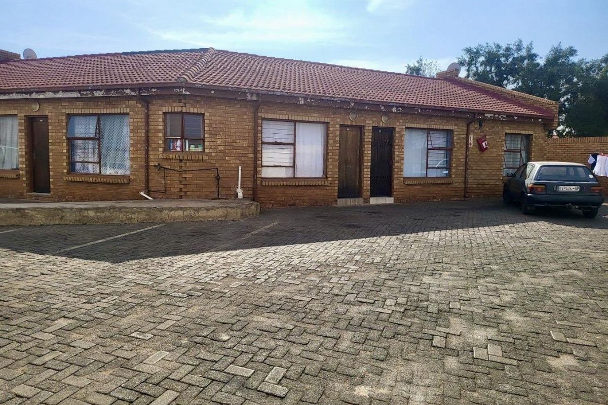 1 Bedroom Apartment for Sale in Opulent Mews, Vosloorus - Photo 3
