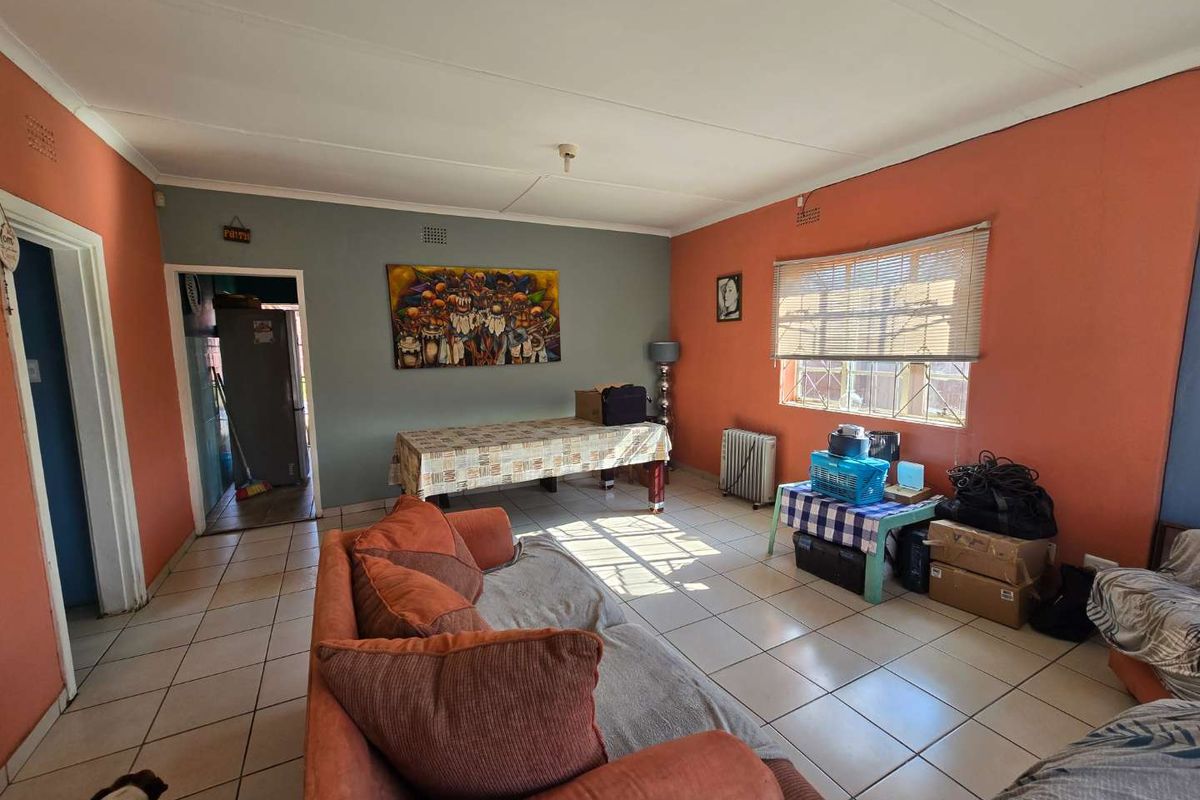 Home with pool and potential flatlet - Photo 2