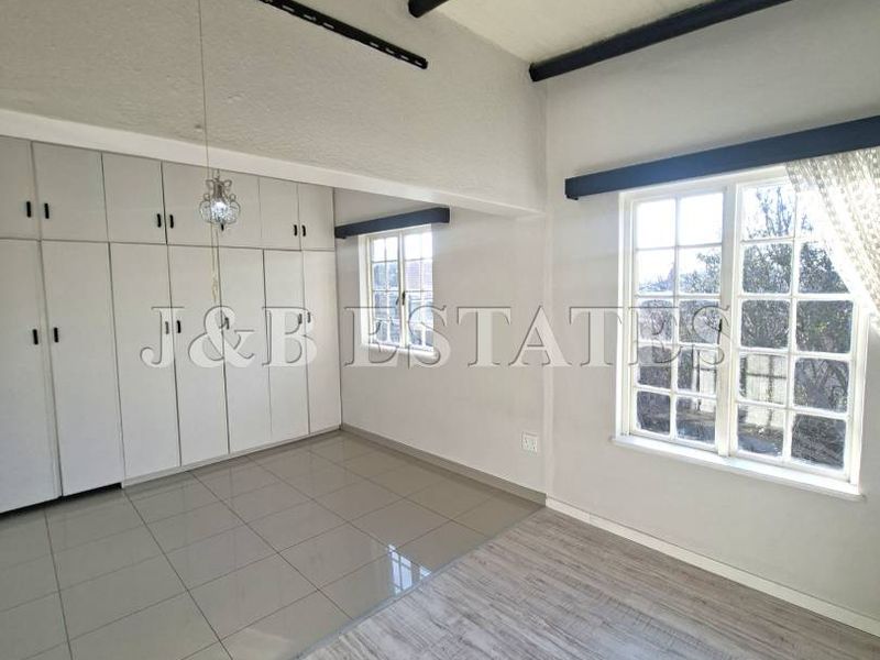 Immaculate Victorian style home - Photo 6