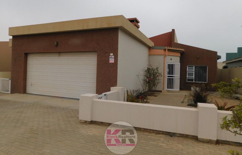 3 Bedroom House For Sale Henties Bay (Suid Duin)