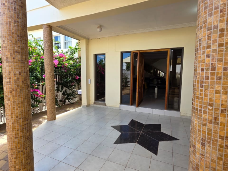 6-Bedroom House For Sale | Cimbebasia - Photo 2