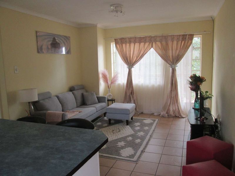 VERY NEAT AND CLEAN BEAUTIFUL ONE BEDROOM TOWN HOUSE FOR SALE IN CENTURION BARGAIN - Photo 5