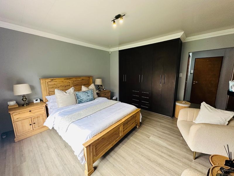 A MODERN HOUSE - Photo 10