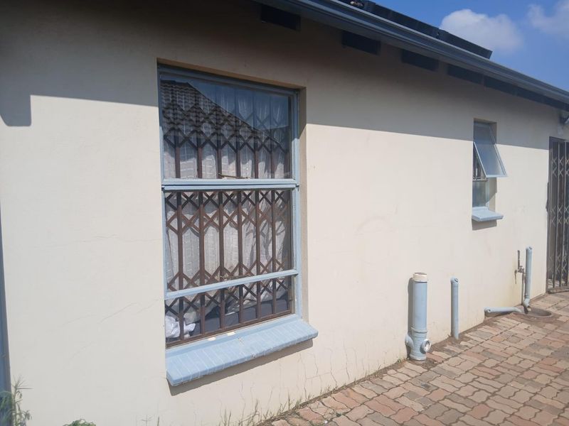 NEW RELEASE 2 BEDROOM HOUSE- COME QUICK, HAVE A LOOK & GRAB IT!!! - Photo 3