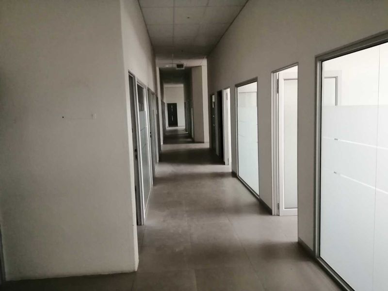Showroom, Offices & Warehouses A-Grade Building For Sale - Photo 4