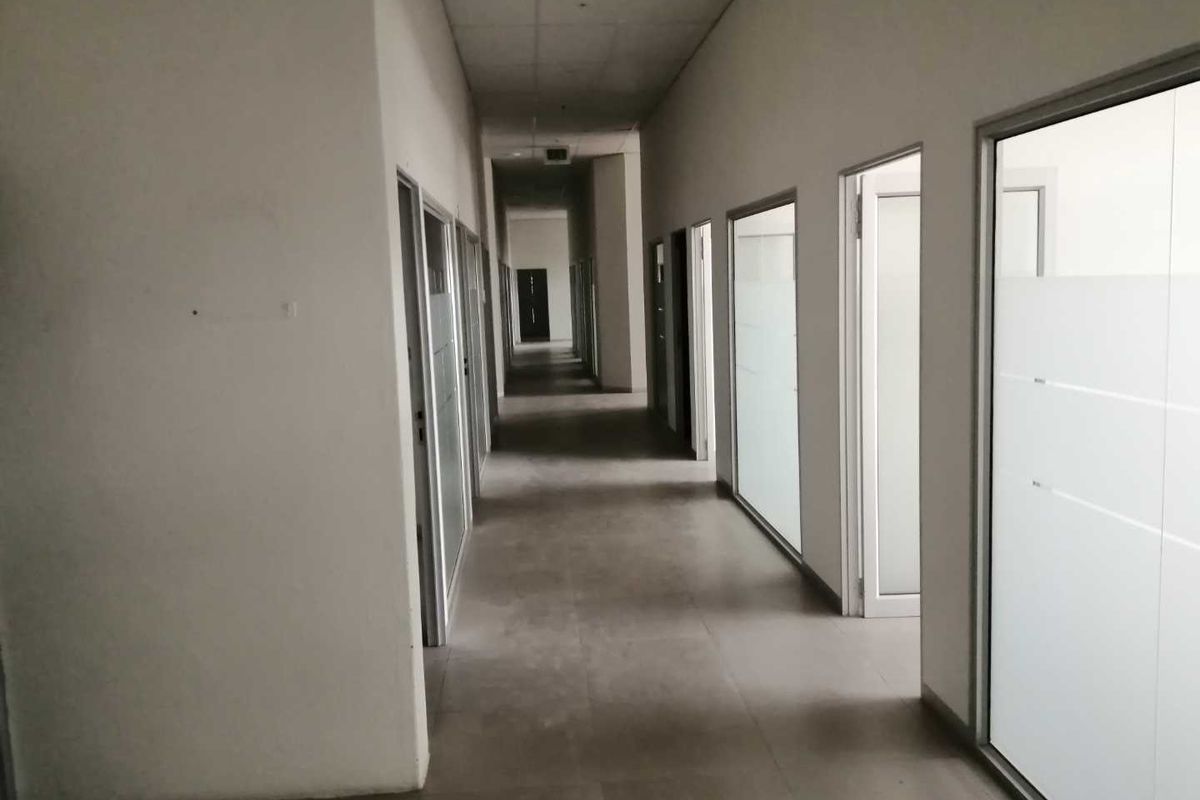 Showroom, Offices & Warehouses A-Grade Building For Sale - Photo 4