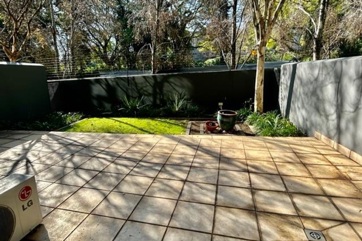 MODERN EXECUTIVE 2 BED 2.5 BATH FURNISHED GARDEN APARTMENT BENMORE - Photo 3