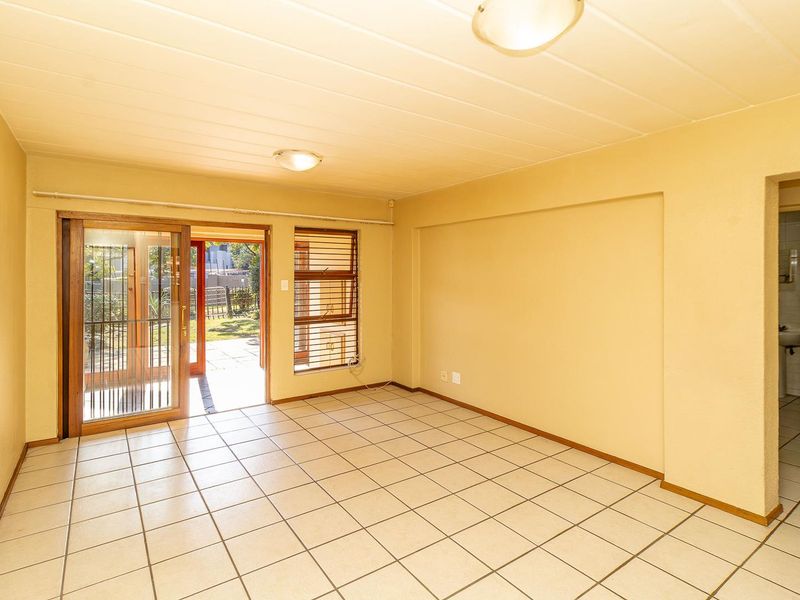 Sunny Garden Townhouse in Secure, Access-Controlled Estate! - Photo 2