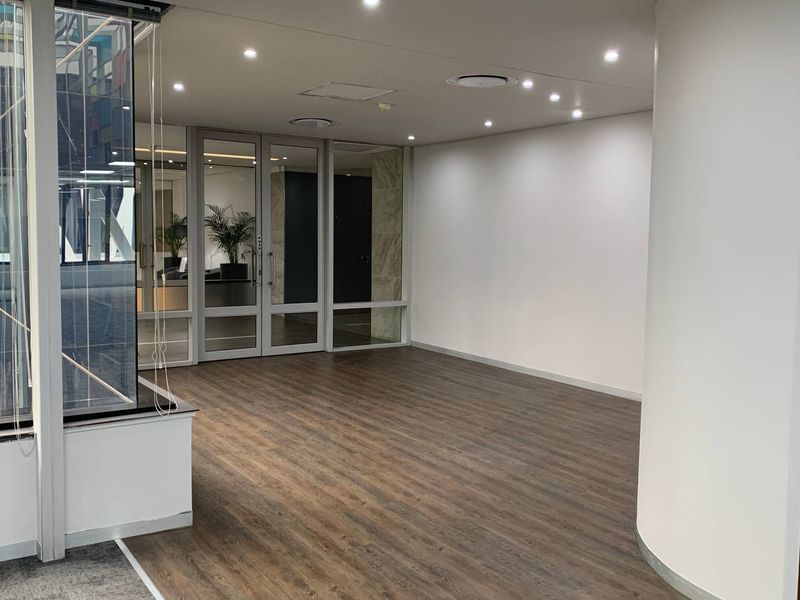 412m2 Refurbished Office Space To Let in Bryanston - Photo 3