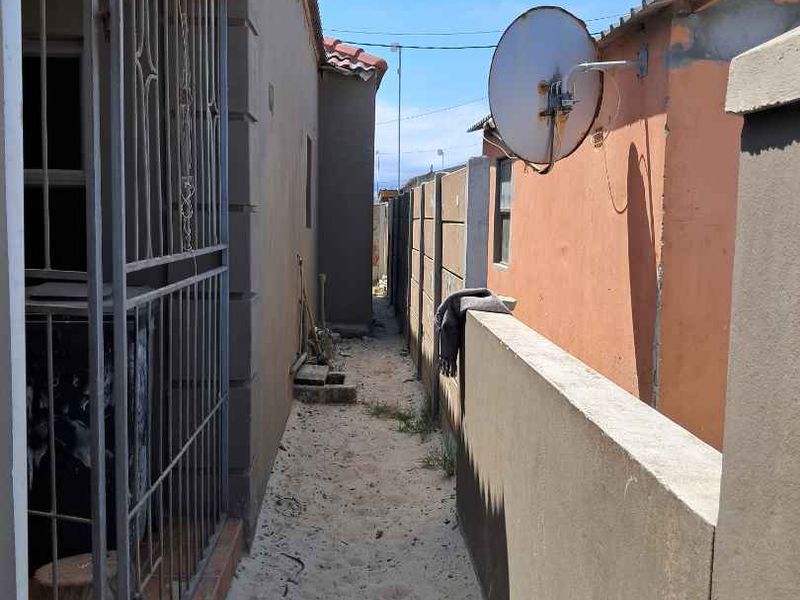 Charming 3-Bedroom Home with Spacious Open-Plan Living - Photo 3