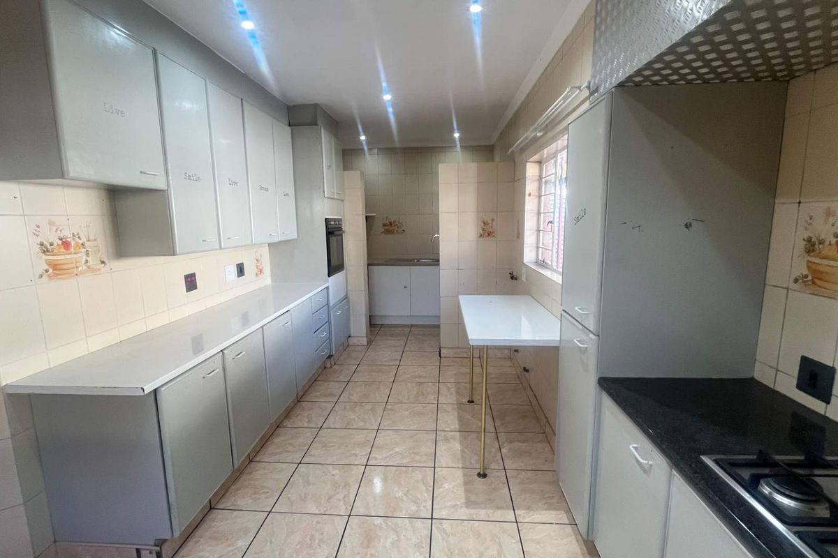 Property in Brackendowns - Photo 3