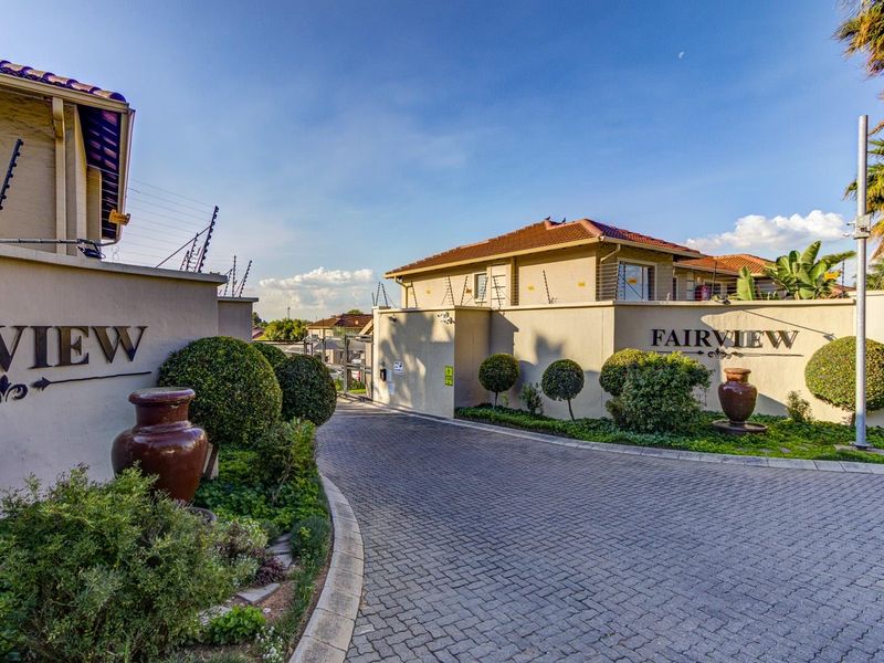 SUNNY AND SECURE GROUND FLOOR UNIT IN FAIRVIEW - Photo 2