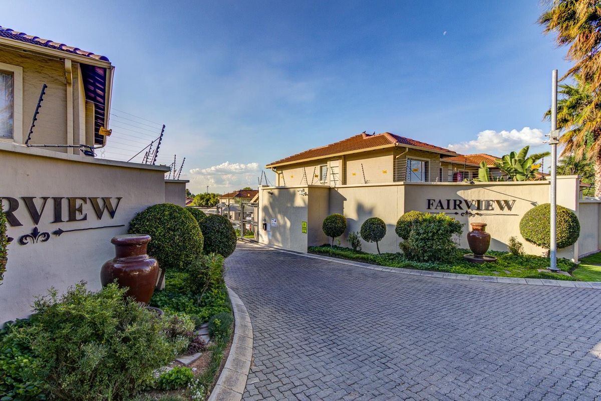 SUNNY AND SECURE GROUND FLOOR UNIT IN FAIRVIEW - Photo 2