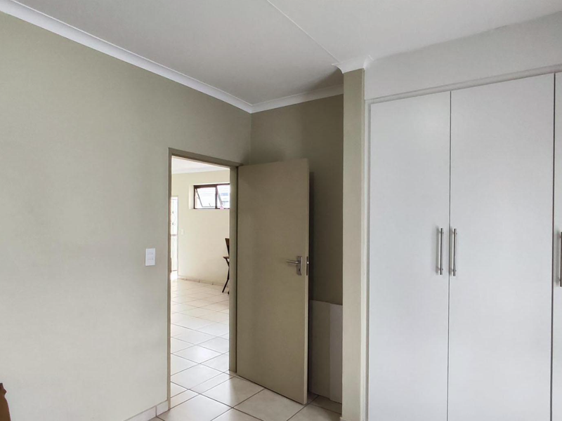 Two-bedroom apartment for Sale - Photo 8