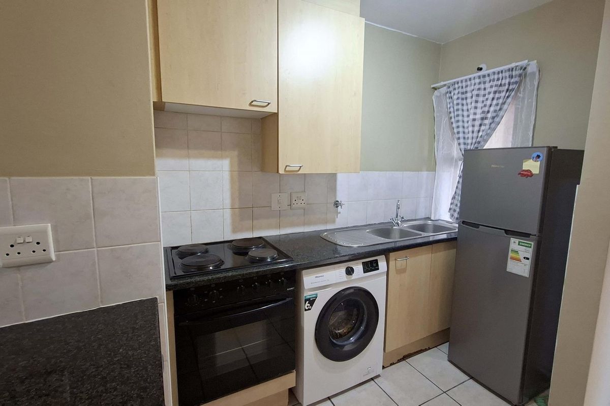 Lovely garden studio apartment available in Bryanston - Photo 2