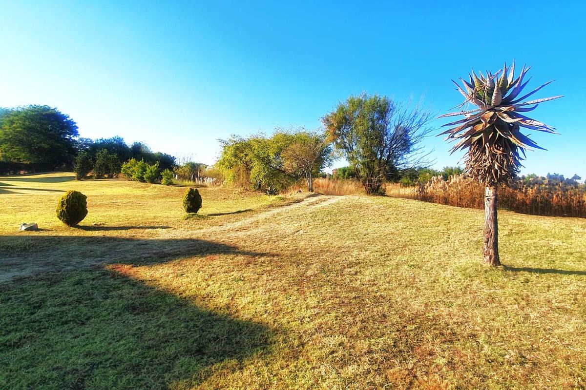 Prime Residential Land in Blue Valley Golf and Country Estate - Photo 2