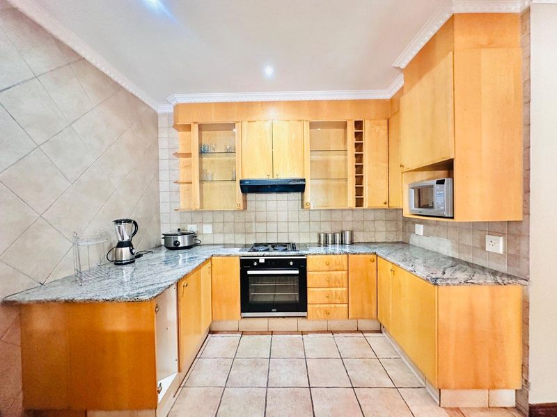 4 Bedroom House to Rent in Dainfern Golf Estate - Photo 4