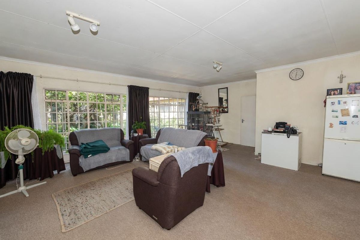 VERY WELLPRICED HOME WITH TONES OF POTENTIAL FOR SALE IN BIRCH ACRES - Photo 3