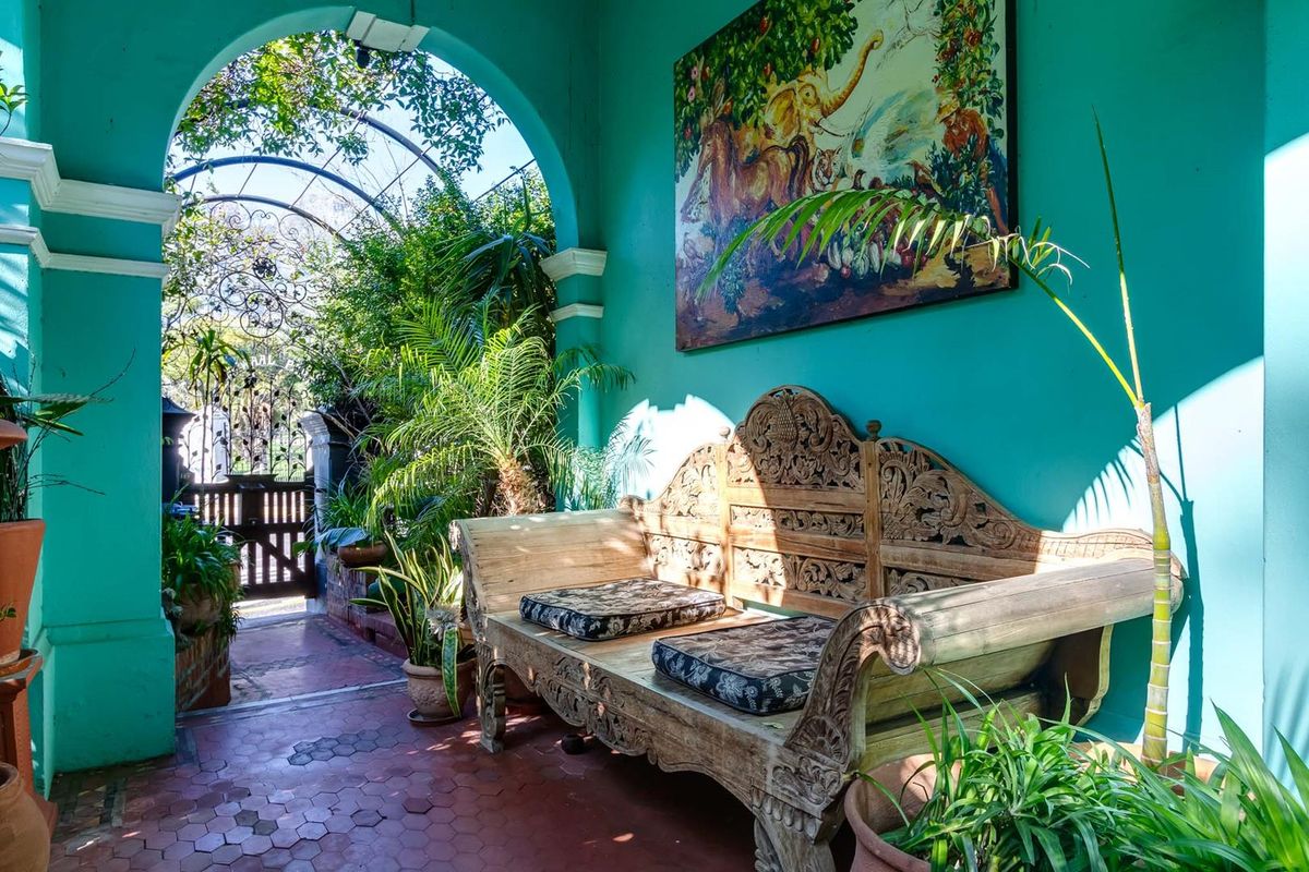 Most gorgeous character home for sale next to De Waal Park - Photo 4