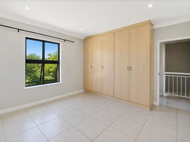 Stylish, Light-Filled Townhouse in Sought-After Royal Ascot - Photo 8