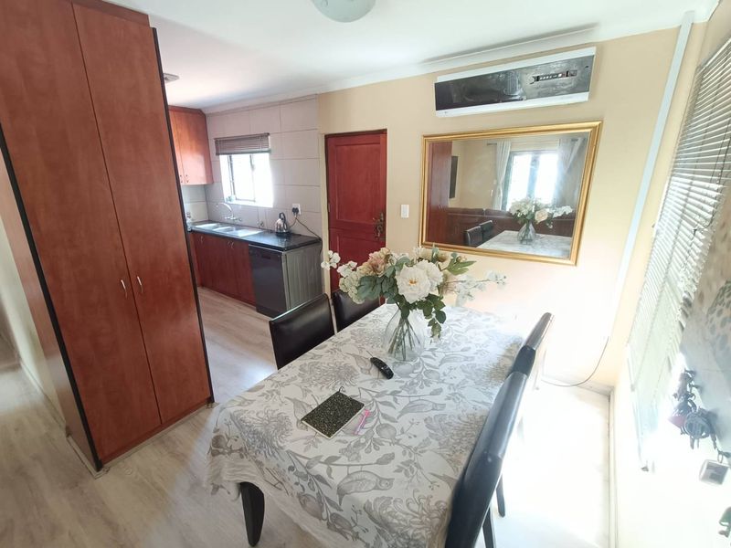 BEAUTIFUL FAMILY HOUSE FOR SALE IN ZWARTKOP!!!!!! - Photo 4