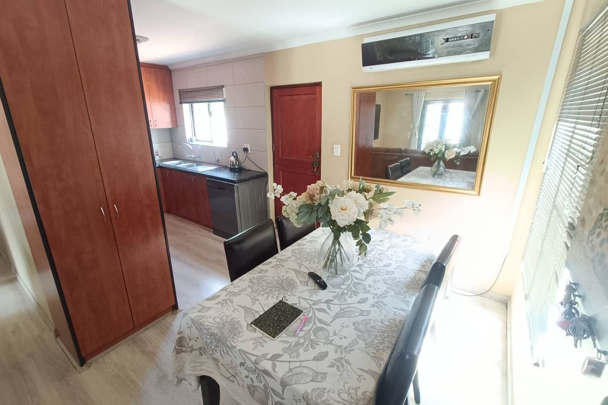 BEAUTIFUL FAMILY HOUSE FOR SALE IN ZWARTKOP!!!!!! - Photo 4