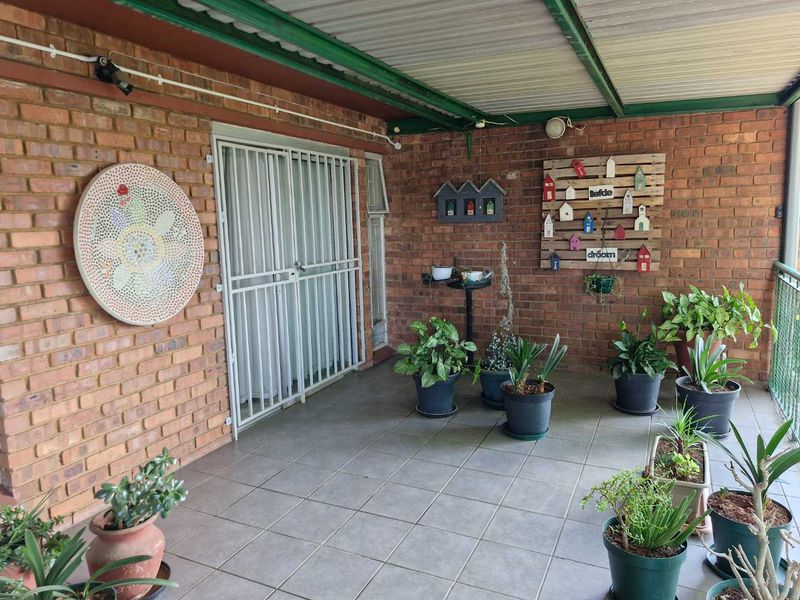 2 & Half Bedroom Town house For Sale In Silverton - Photo 3