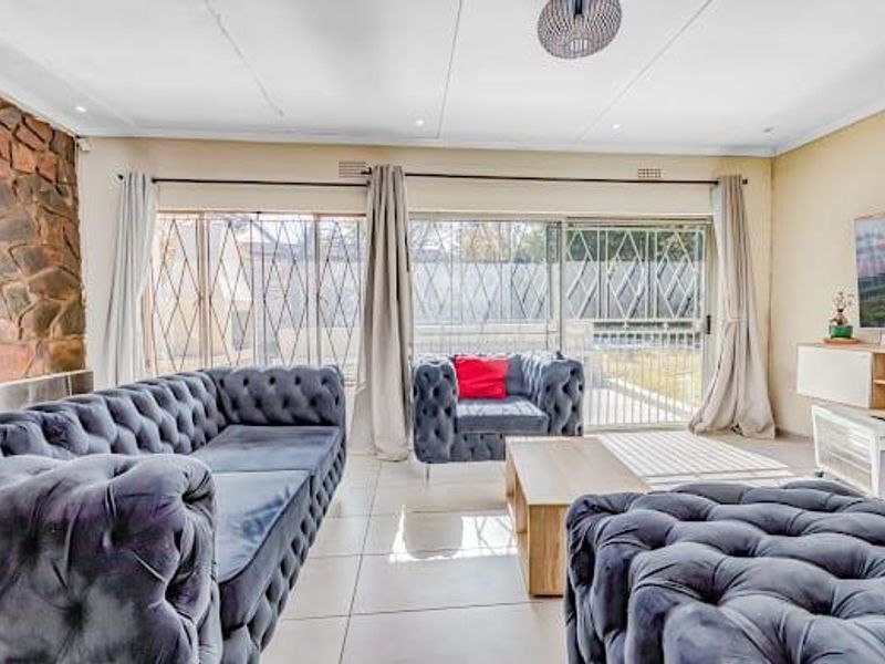 Spacious Family Home with Income-Generating Flatlets - Photo 3