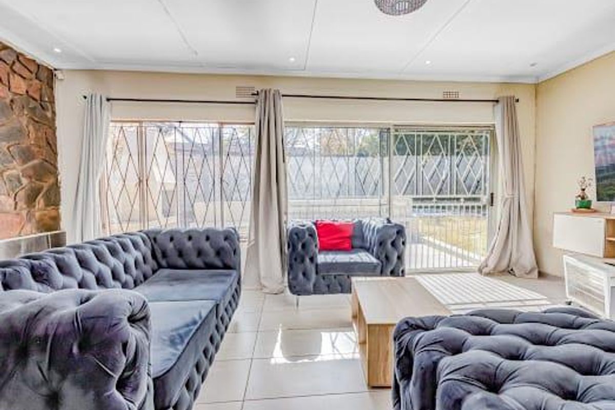 Spacious Family Home with Income-Generating Flatlets - Photo 3