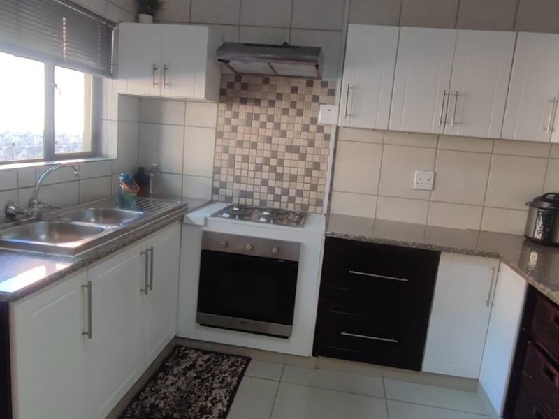 3 Bedroom House for sale in Escombe - Photo 6