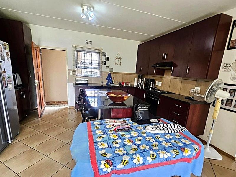 Ground Floor Gem – Ideal for First-Time Buyers or Investors! - Photo 6